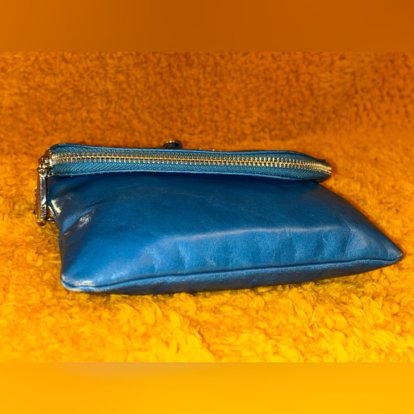HOBO International Vintage Daria Convertible Crossbody Clutch - Picture 2 of 8